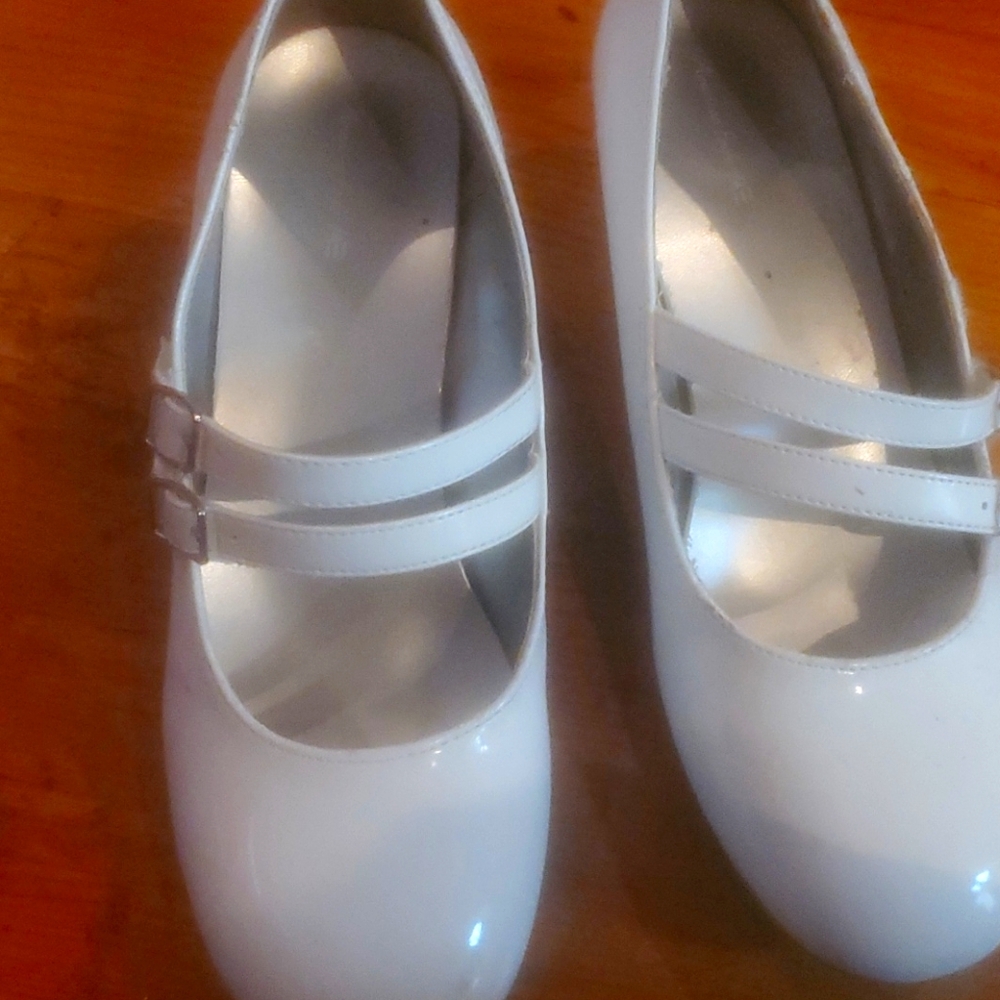 Girl shoes